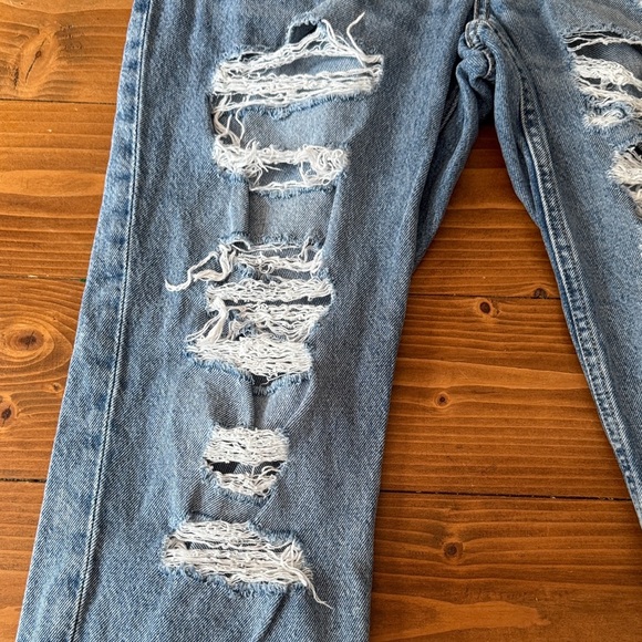 Men's Relaxed Fit Distressed Denim Jeans - Picture 2 of 11
